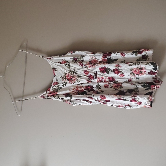 🌷Floral Romper - Picture 2 of 3